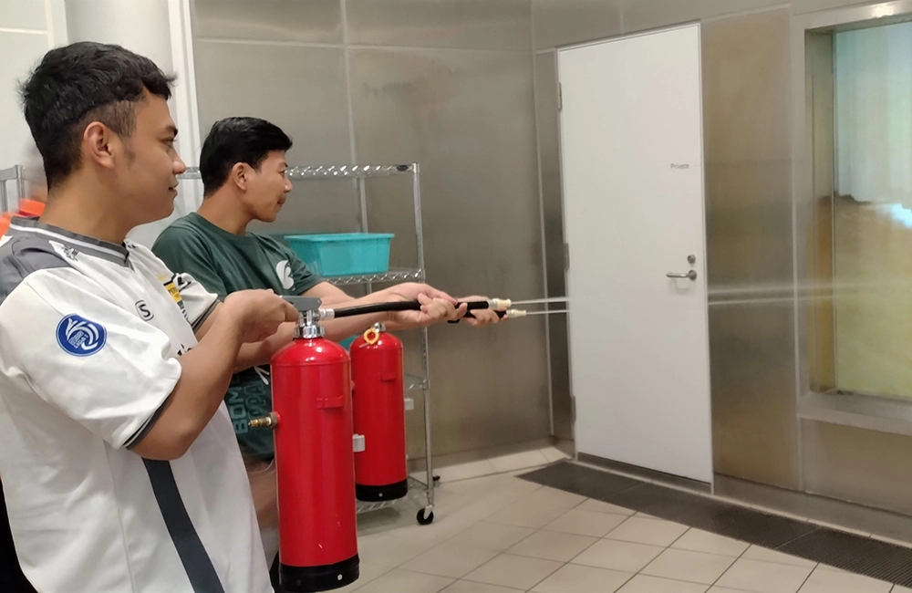 消防署にて消火器の使い方講習